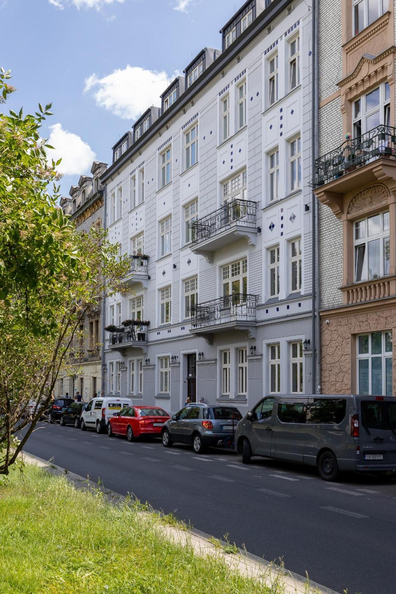 Apartment Beautiful & Stylish Dietla With Air Conditioning By Renters