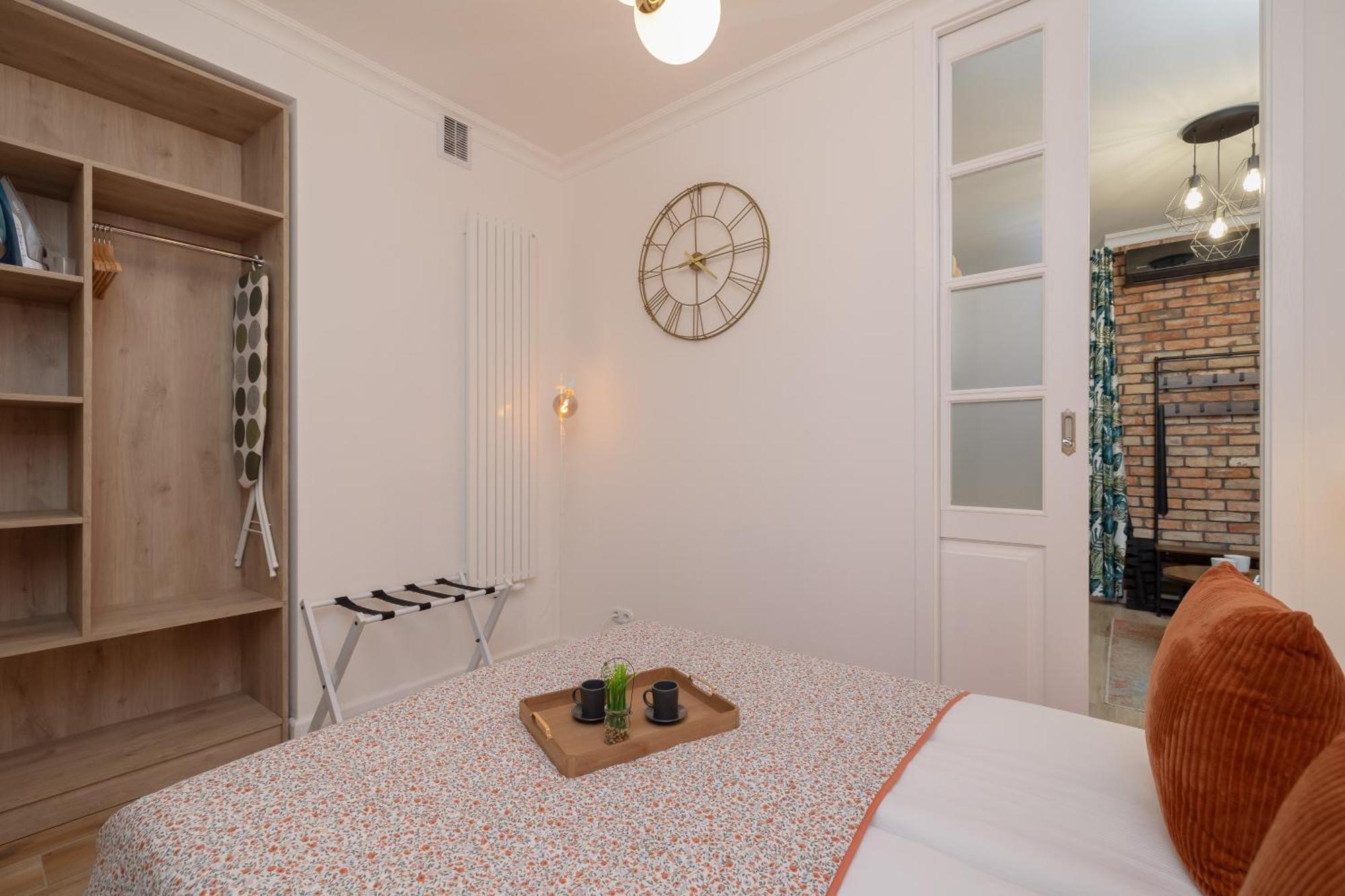 Beautiful & Stylish Dietla With Air Conditioning By Renters