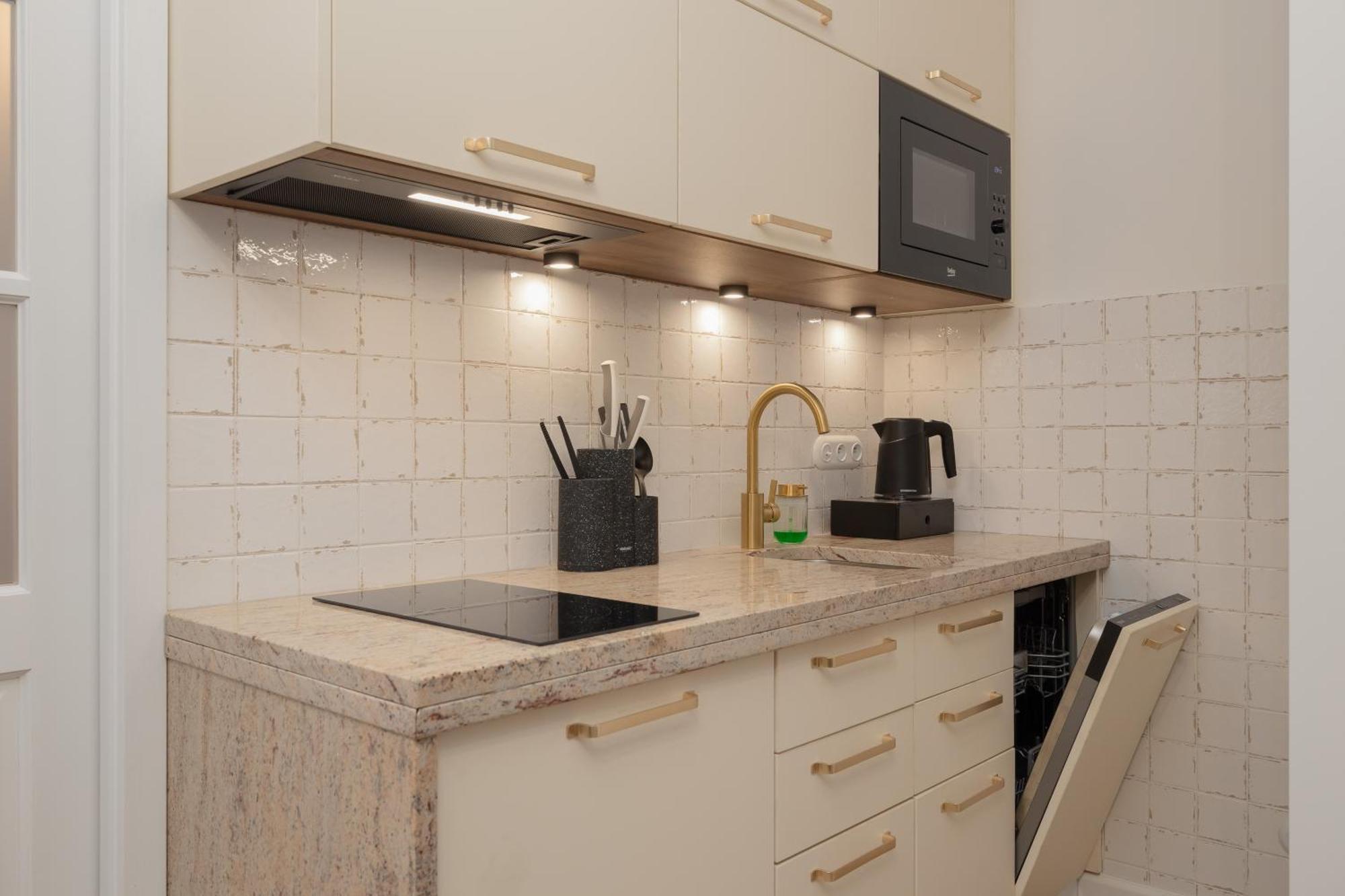 Beautiful & Stylish Dietla With Air Conditioning By Renters Apartment *