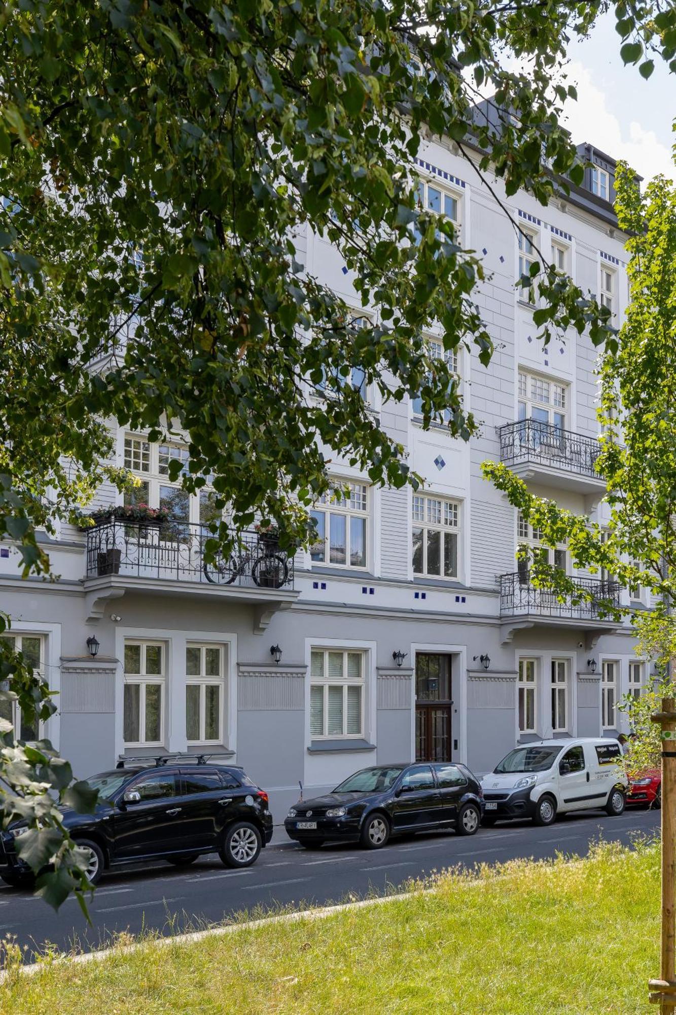 Apartment Beautiful & Stylish Dietla With Air Conditioning By Renters *