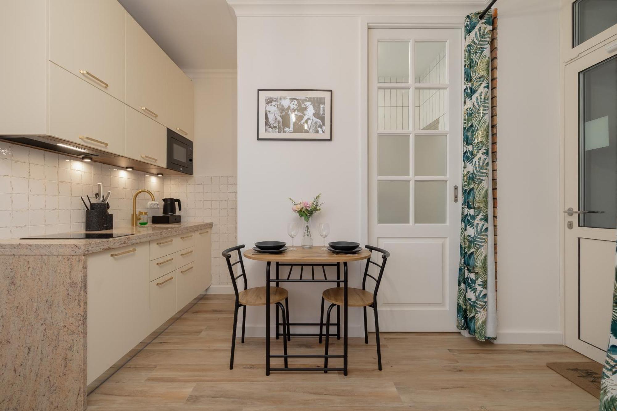 Apartment Beautiful & Stylish Dietla With Air Conditioning By Renters